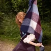 Zusss - Checked triangle scarf dark navy / ocean blue