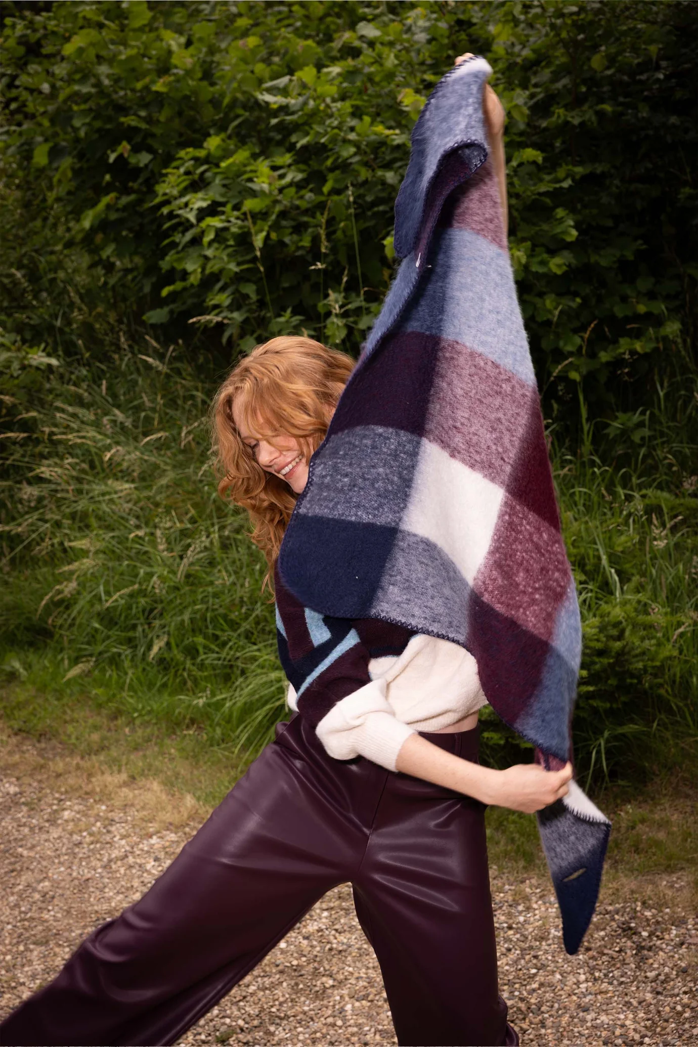 Zusss - Checked triangle scarf dark navy / ocean blue - Afbeelding 2