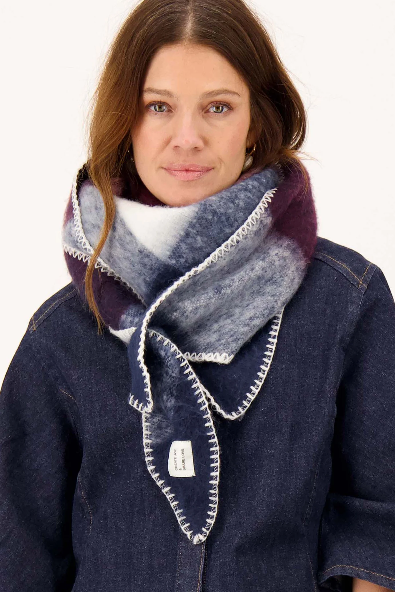 Zusss - Checked triangle scarf dark navy / ocean blue
